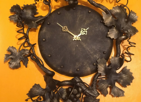 Кованые часы с виноградной лозой КЧС-032