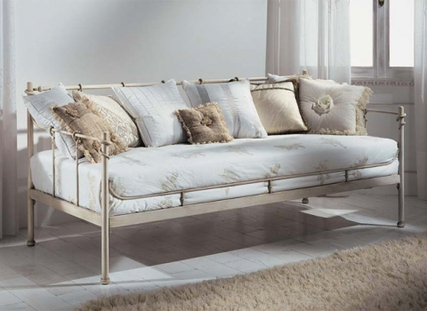 Белый кованый диван в стиле прованс ДВ-003