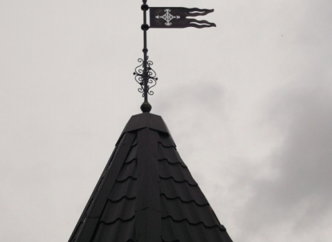 Кованый флюгер-флаг для башни КФЛ-013