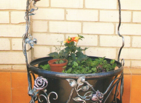 Кованая цветочница-ваза ручной работы КЦ-022