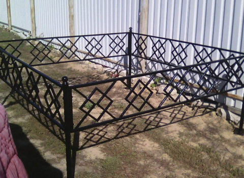 Кованая черная ограда с ромбами РК-096