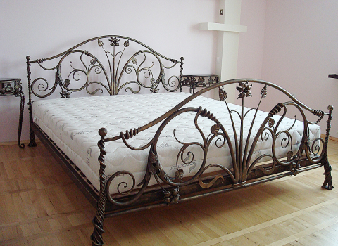 Кованая кровать с ручной ковкой КРВ-097