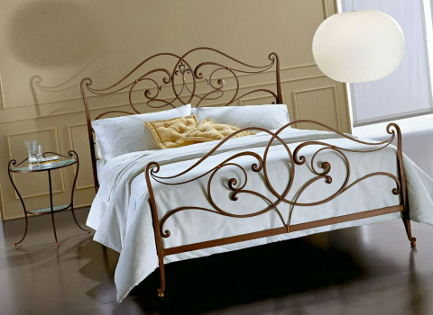 Ажурная коричневая кованая кровать КРВ-102