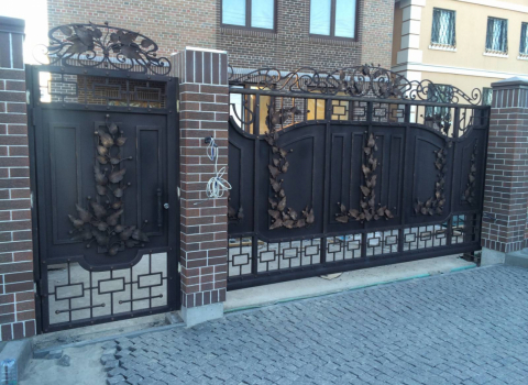 Кованые ворота с узором из листьев ВО-078