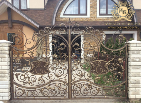 Кованые ворота с позолоченным орнаментом ВО-096