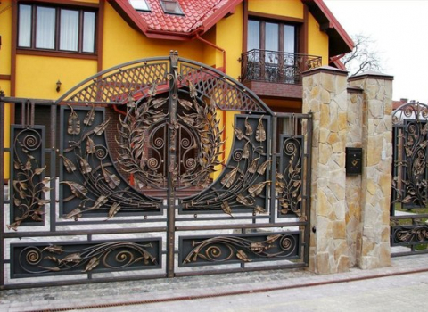 Кованые ворота с орнаментом из листьев ВО-103