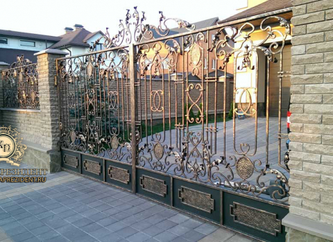 Кованые ворота открытые с позолотой ВО-120