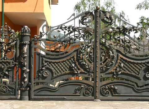 Роскошные кованые ворота с калиткой ВО-134