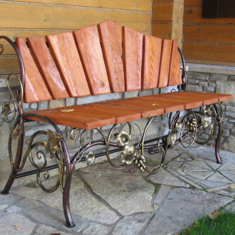 Кованая скамейка с фигурной спинкой КС-024