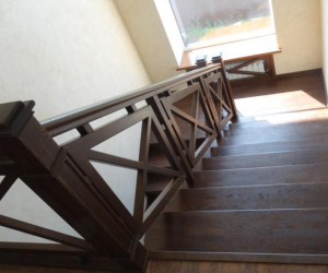 Деревянные лестницы с ковкой №34