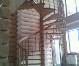Деревянные лестницы с ковкой №96